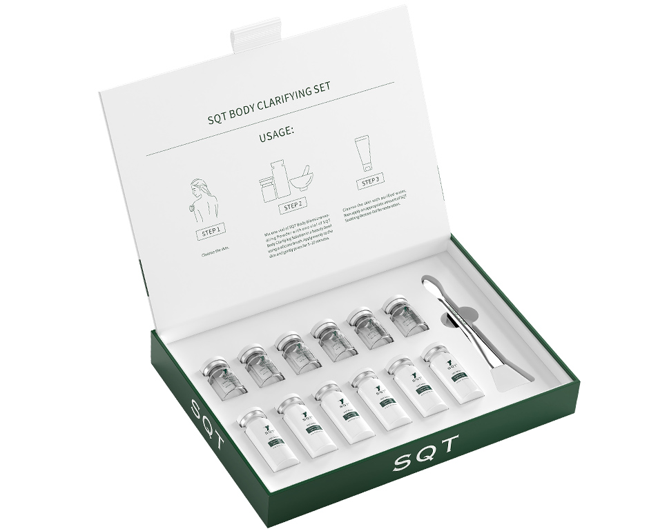 SQT® Body Clarifying Set in geöffneter Box mit Ampullen, Pflegeprodukten und Spatel – Set zur gezielten Körperbehandlung gegen Body-Akne, zur Porenklärung und Hauterneuerung.